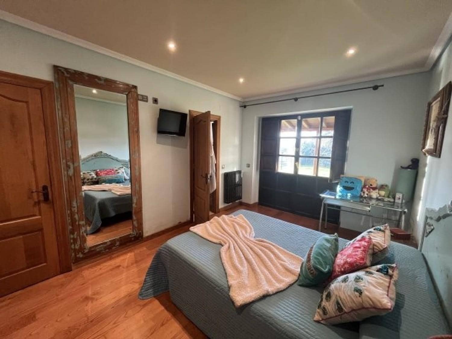 6 bedroom Villa for sale in Hinojedo - € 550,000 (Ref: 8304583)