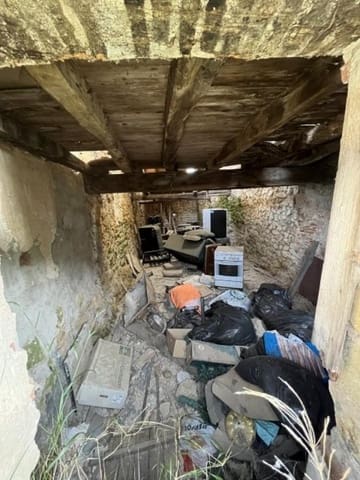 4 bedroom Townhouse for sale in Villaescusa - € 66,000 (Ref: 8304593)