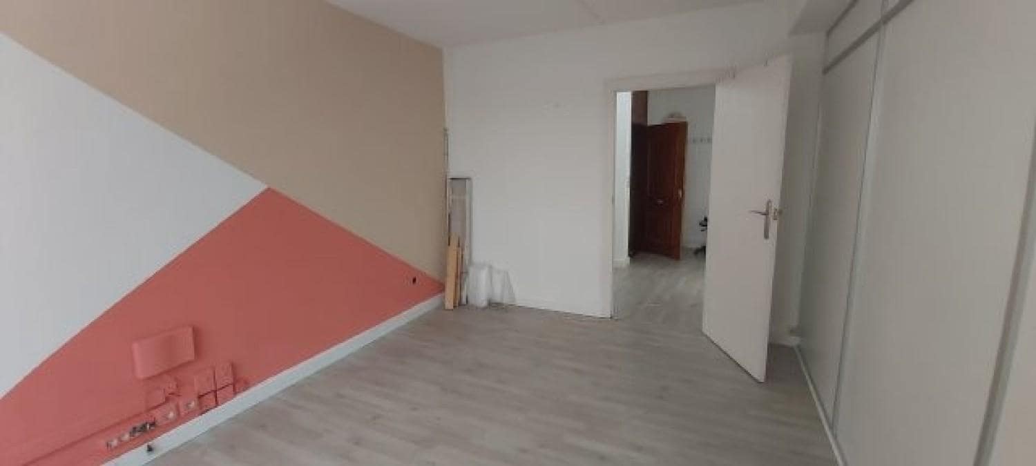 Erhverv til salg i Torrelavega - € 65.000 (Ref: 8324862)