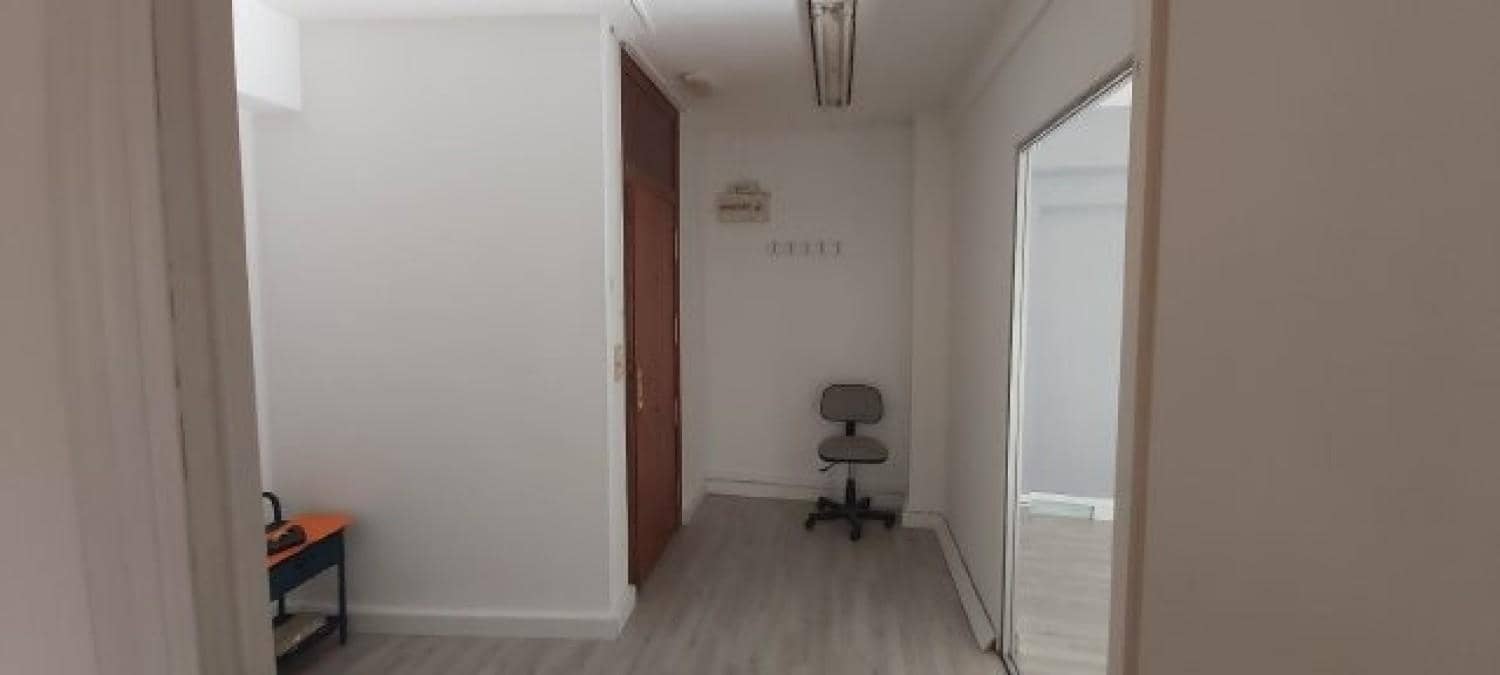 Erhverv til salg i Torrelavega - € 65.000 (Ref: 8324862)