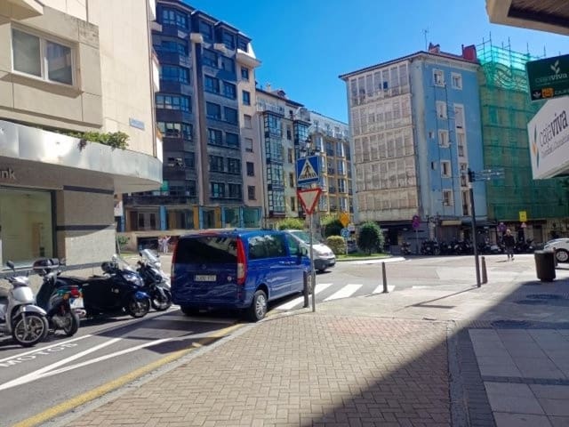 Comercial para venda em Santander - 165 000 € (Ref: 8599848)