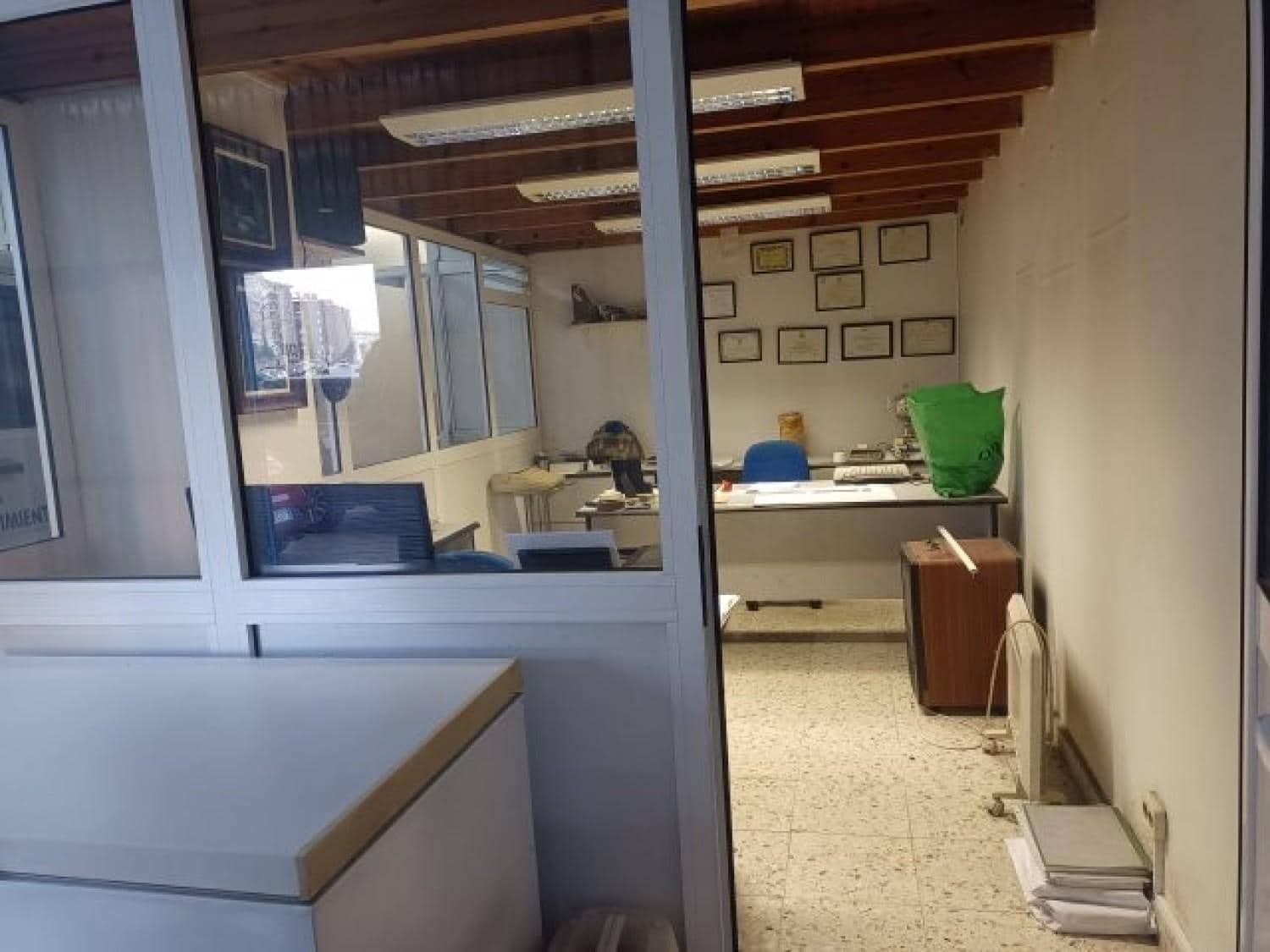 Commercial for rent in Santander - € 1,000 (Ref: 8766798)