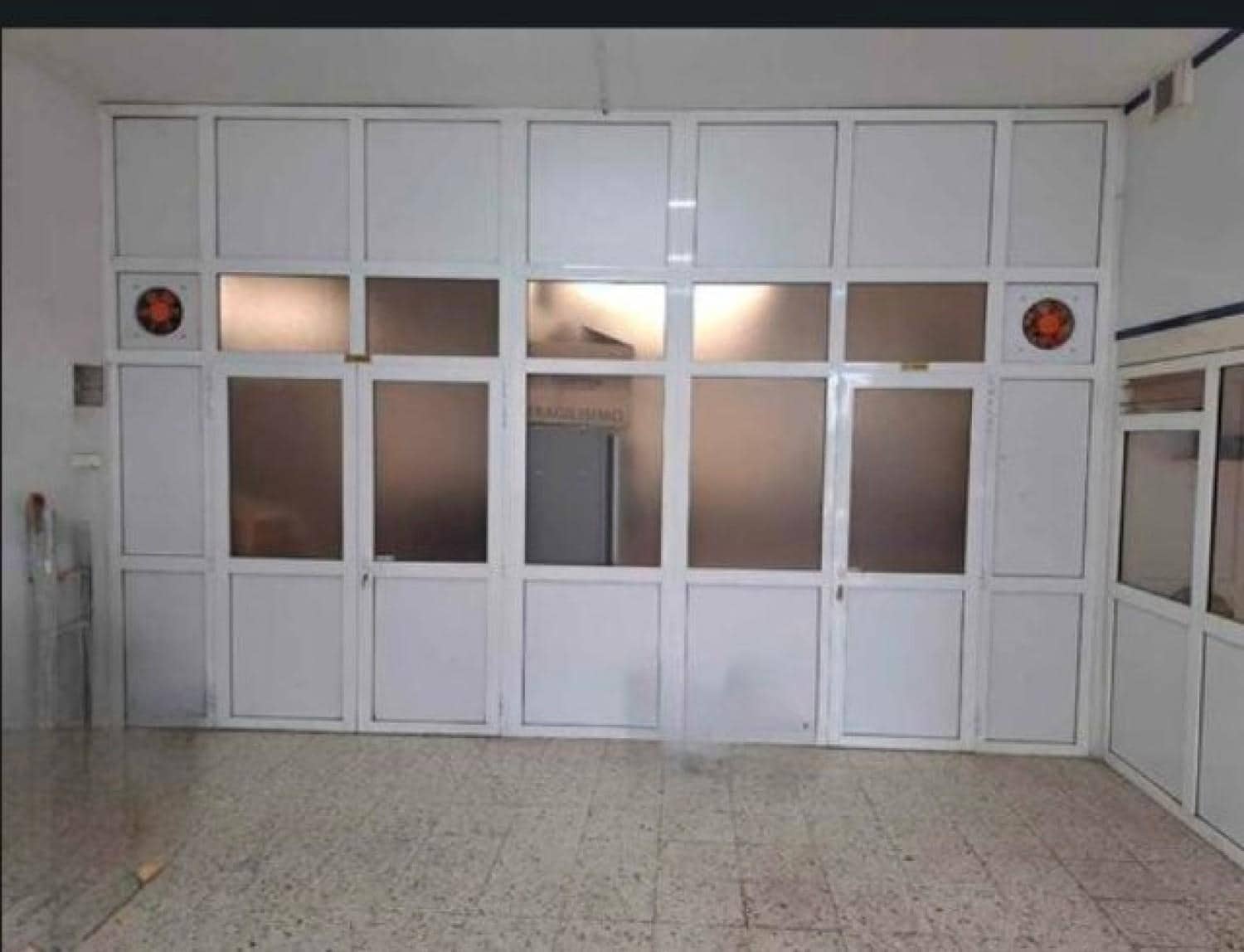 Kommersiell til salgs i Santander - € 230 000 (Ref: 8766799)