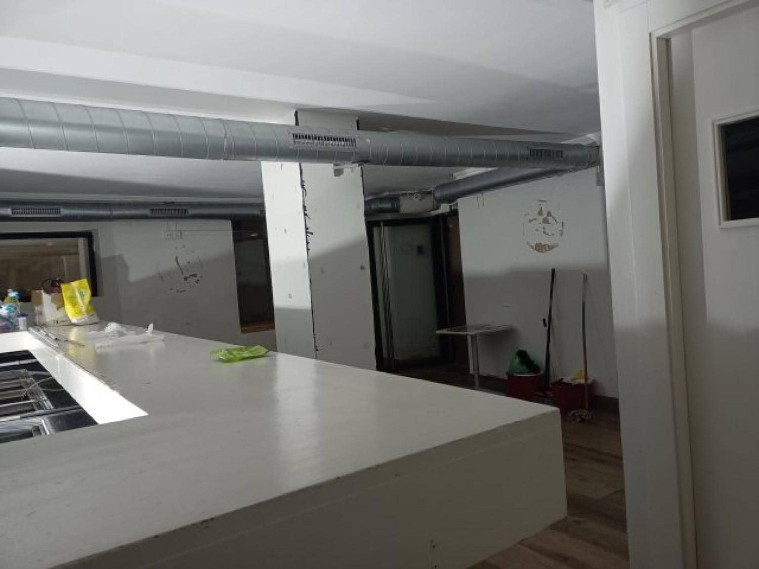 Erhverv til salg i Santander - € 93.000 (Ref: 8778400)