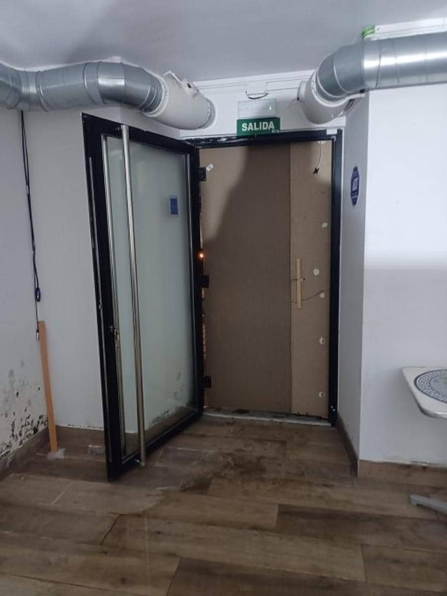 Erhverv til salg i Santander - € 93.000 (Ref: 8778400)