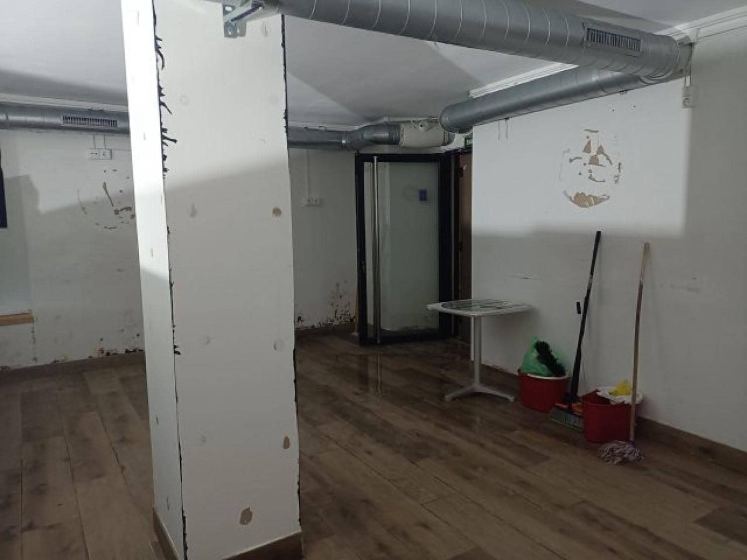 Erhverv til salg i Santander - € 93.000 (Ref: 8778400)