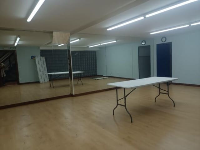 Kommersiell til salgs i Santander - € 270 000 (Ref: 8789412)