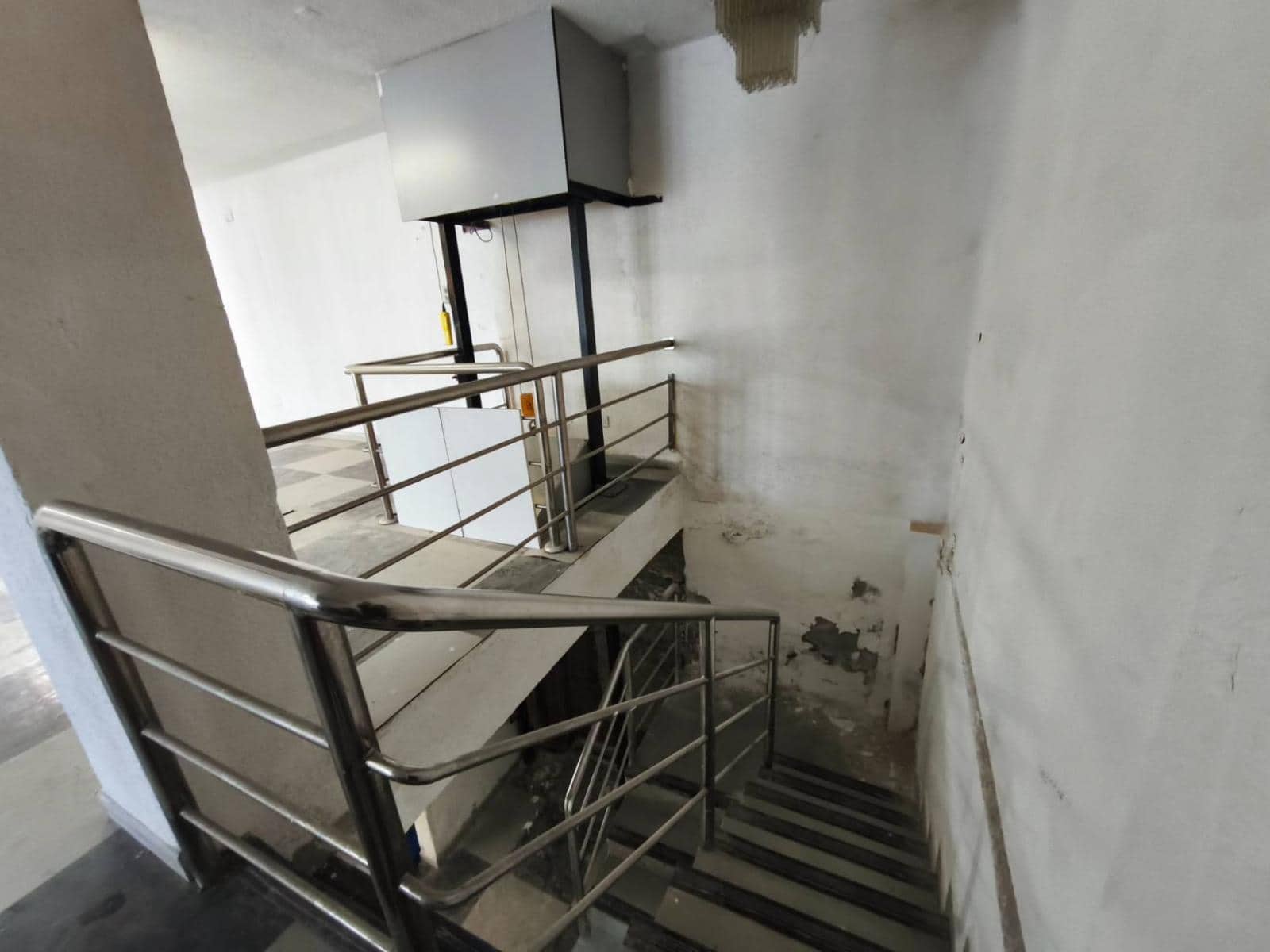 Komercyjne na sprzedaż w Santander - 230 000 € (Ref: 8900071)