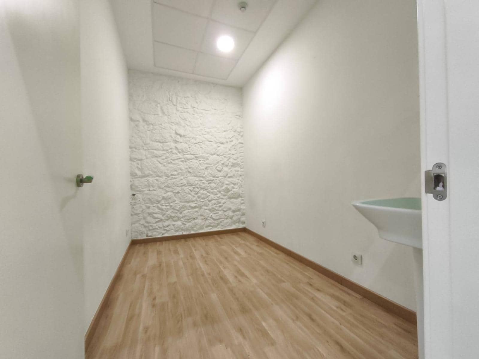 Local Commercial à louer à Santander - 2 500 € (Ref: 8988205)