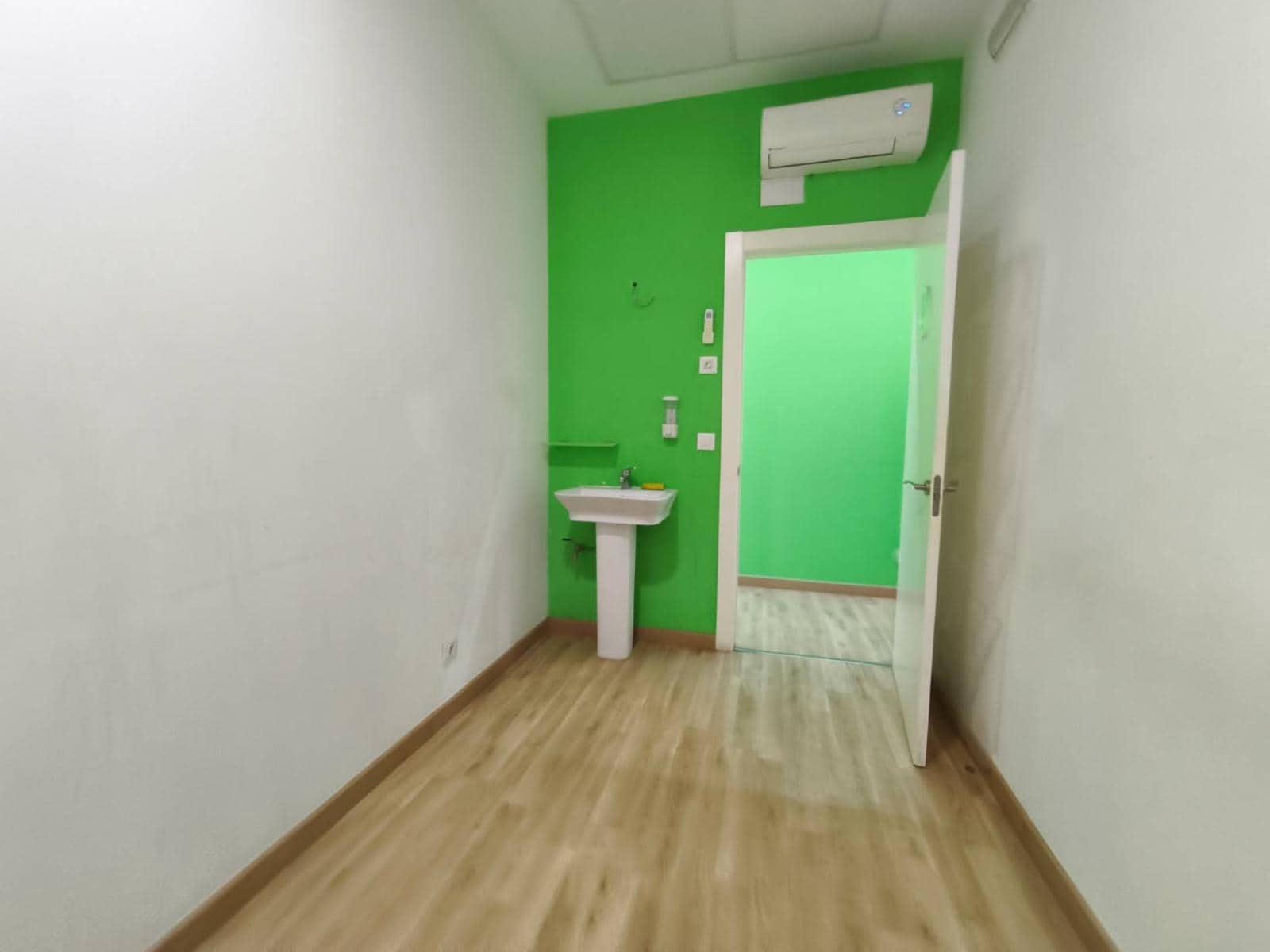 Local Commercial à louer à Santander - 2 500 € (Ref: 8988205)