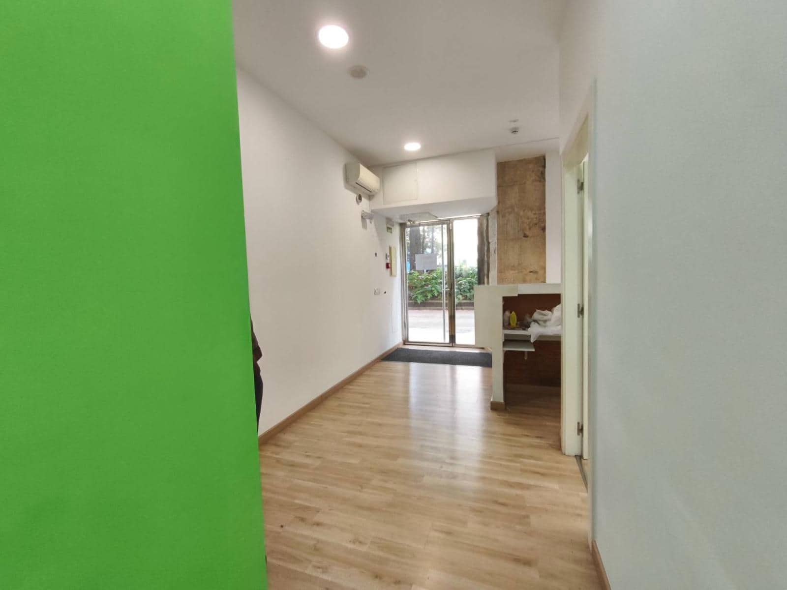 Local Commercial à louer à Santander - 2 500 € (Ref: 8988205)