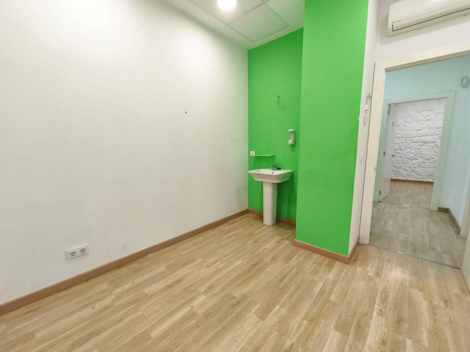 Local Commercial à louer à Santander - 2 500 € (Ref: 8988205)