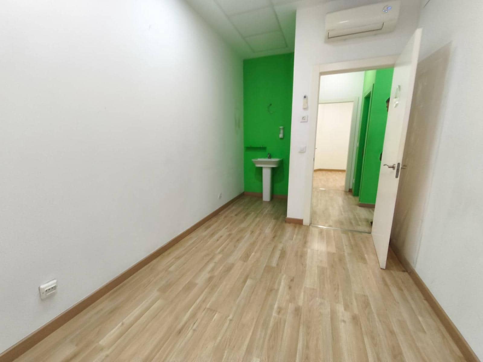 Local Commercial à louer à Santander - 2 500 € (Ref: 8988205)