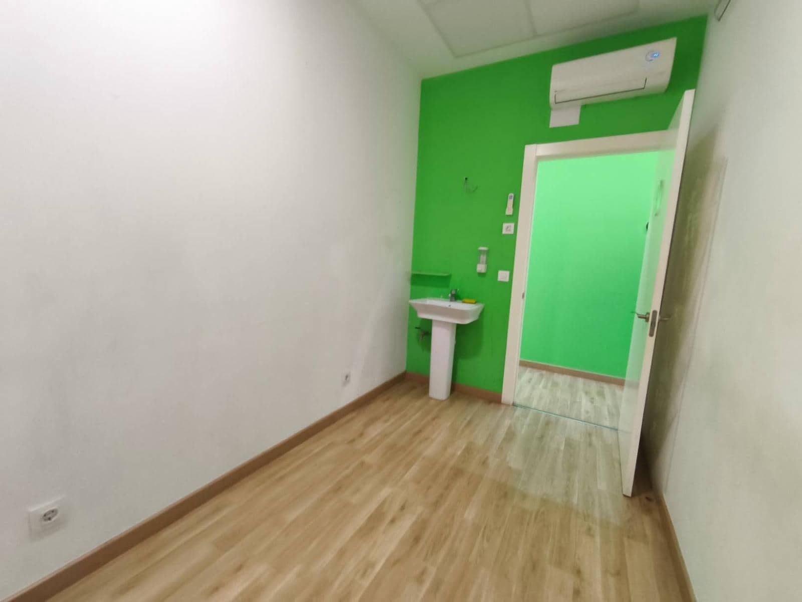 Local Commercial à louer à Santander - 2 500 € (Ref: 8988205)