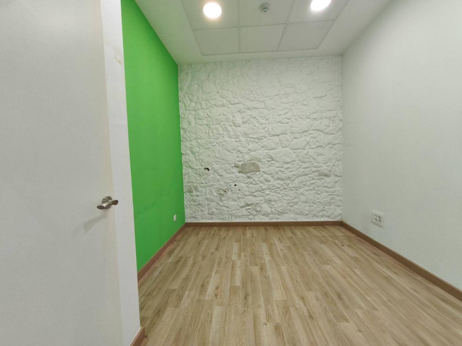 Local Commercial à louer à Santander - 2 500 € (Ref: 8988205)