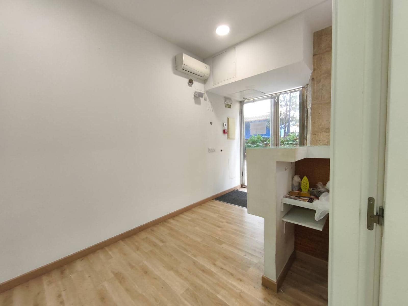 Local Commercial à louer à Santander - 2 500 € (Ref: 8988205)