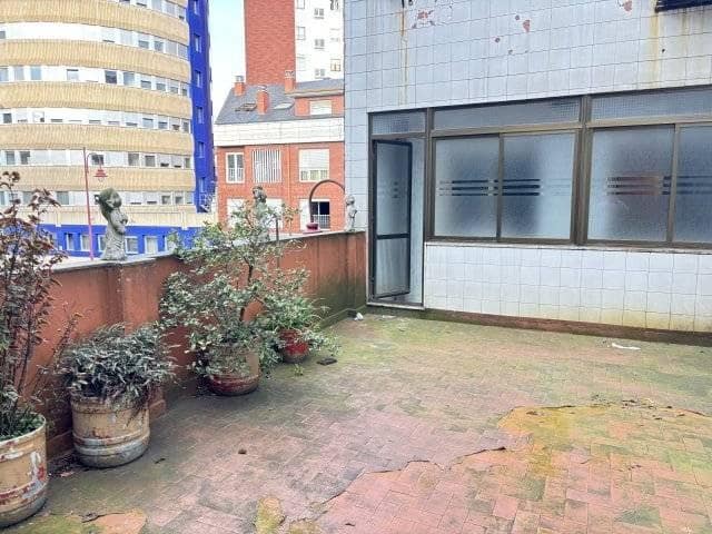 3 makuuhuone Asunto myytävänä paikassa Torrelavega - 170 000 € (Ref: 9031450)