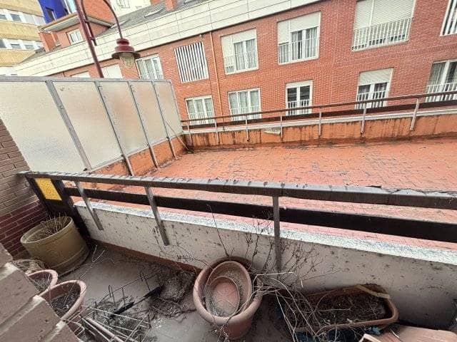 3 makuuhuone Asunto myytävänä paikassa Torrelavega - 170 000 € (Ref: 9031450)