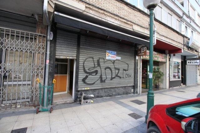 Commercial for rent in Torrelavega - € 500 (Ref: 9081484)