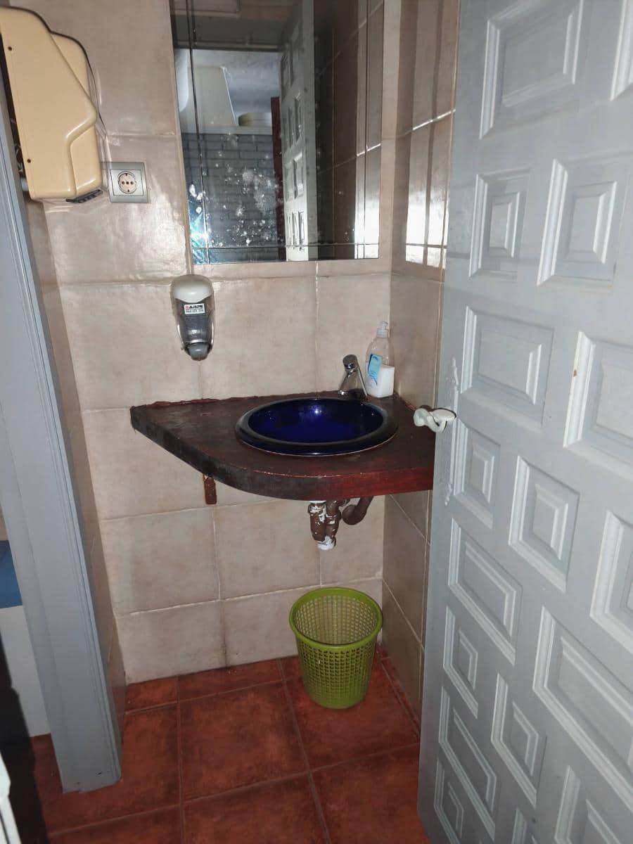 Commercial for sale in Santander - € 109,000 (Ref: 9100711)