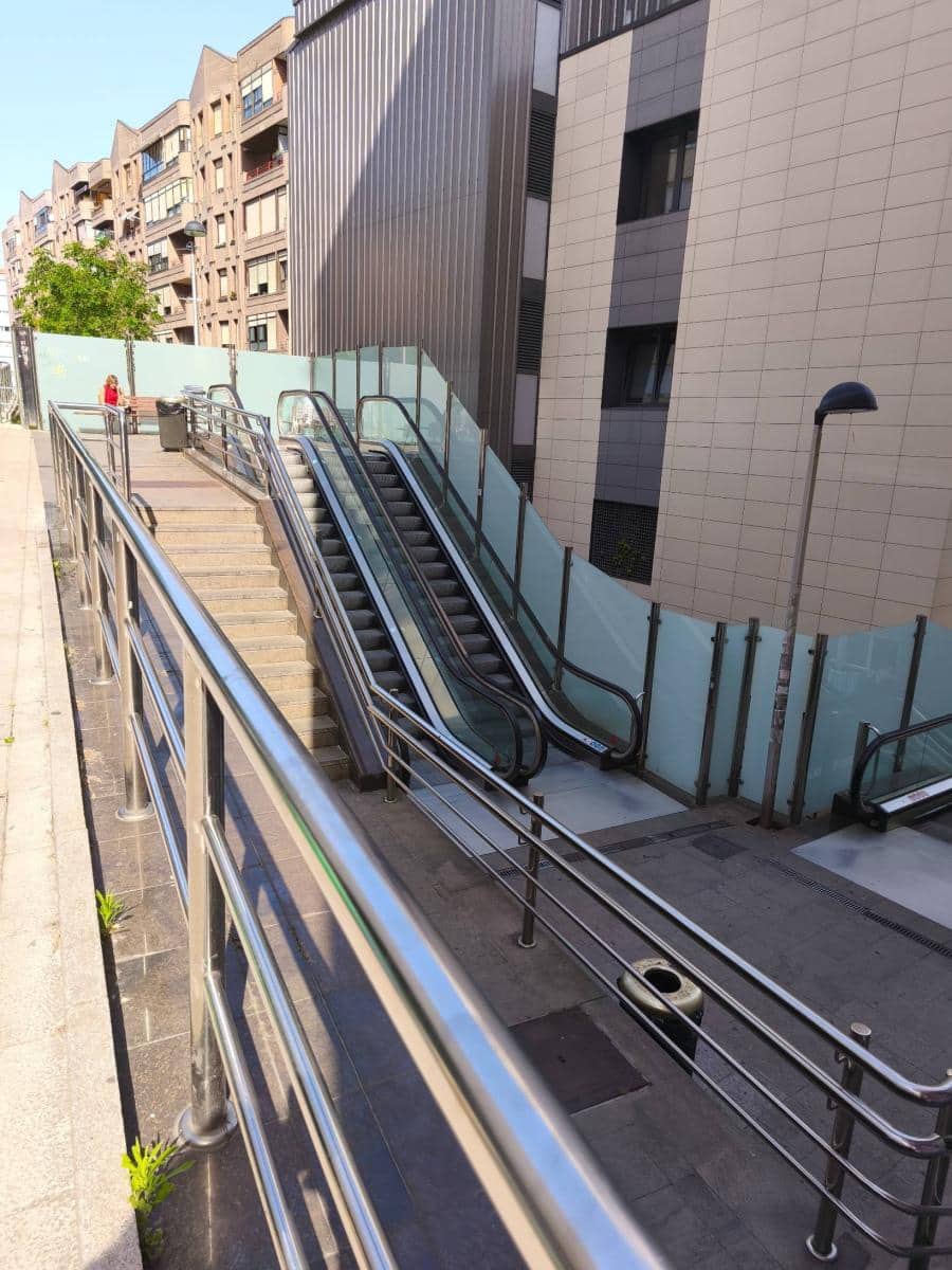 Commercial for sale in Santander - € 109,000 (Ref: 9100711)