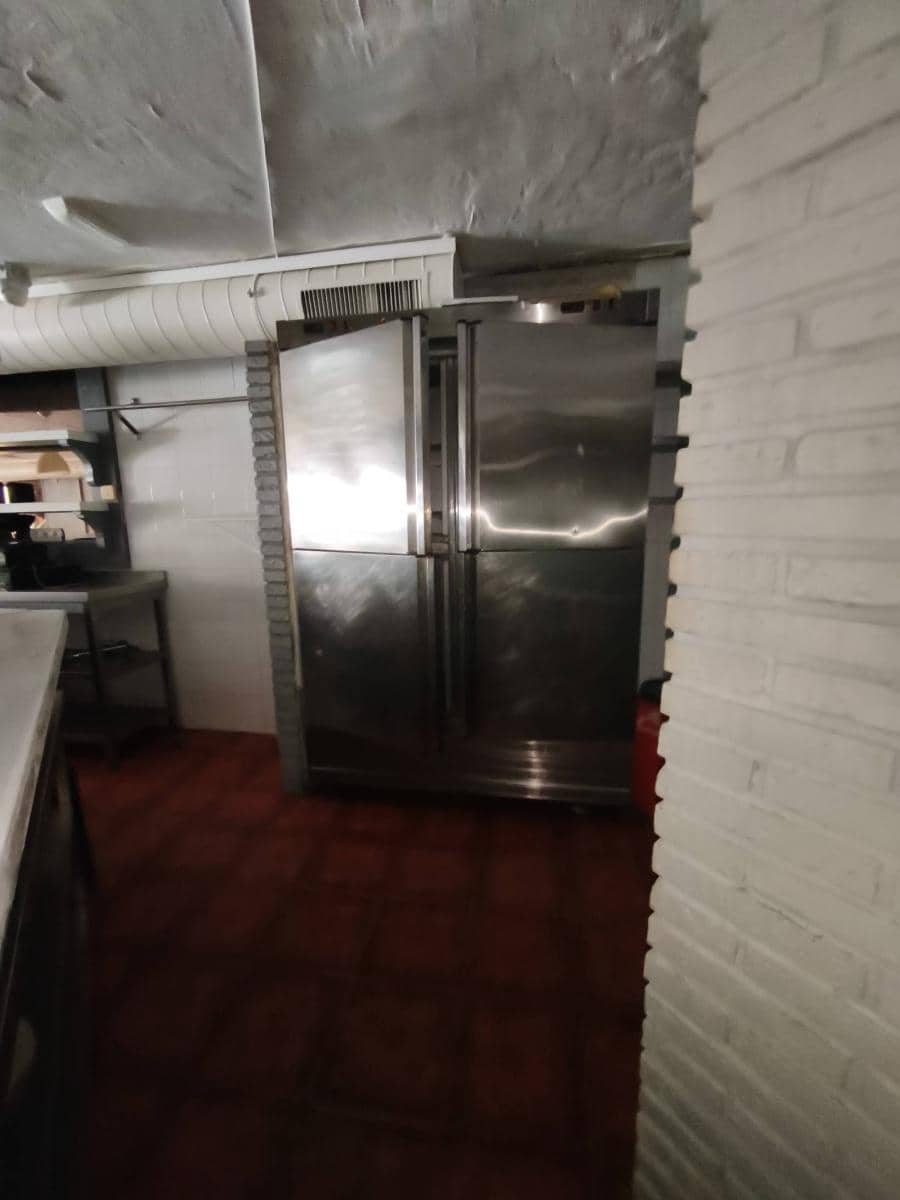 Commercial for sale in Santander - € 109,000 (Ref: 9100711)