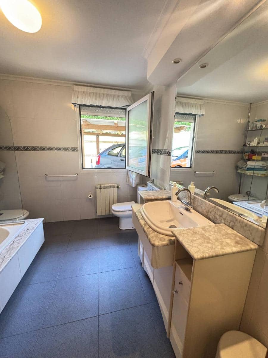 5 makuuhuone Paritalo myytävänä paikassa Parbayon - 390 000 € (Ref: 9114098)