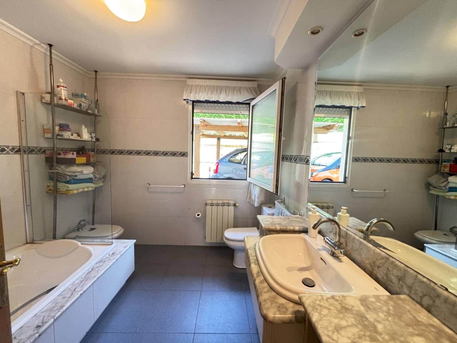 5 makuuhuone Paritalo myytävänä paikassa Parbayon - 390 000 € (Ref: 9114098)