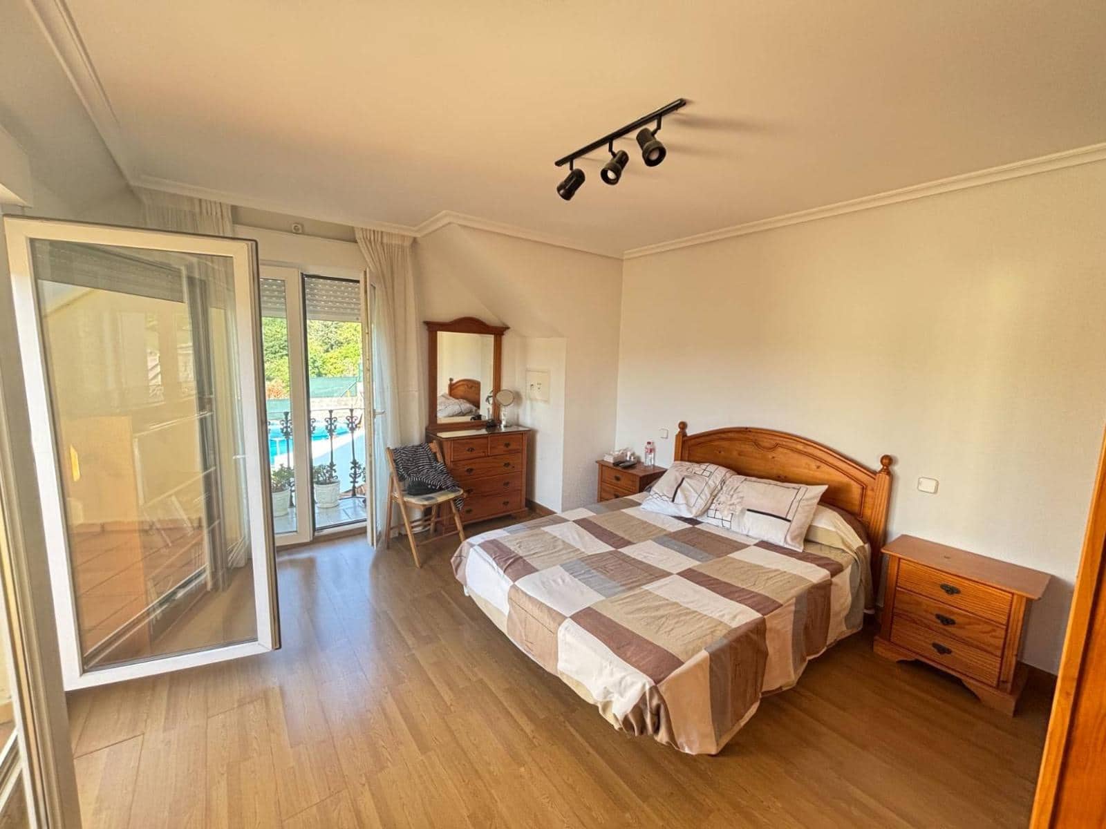 5 makuuhuone Paritalo myytävänä paikassa Parbayon - 390 000 € (Ref: 9114098)