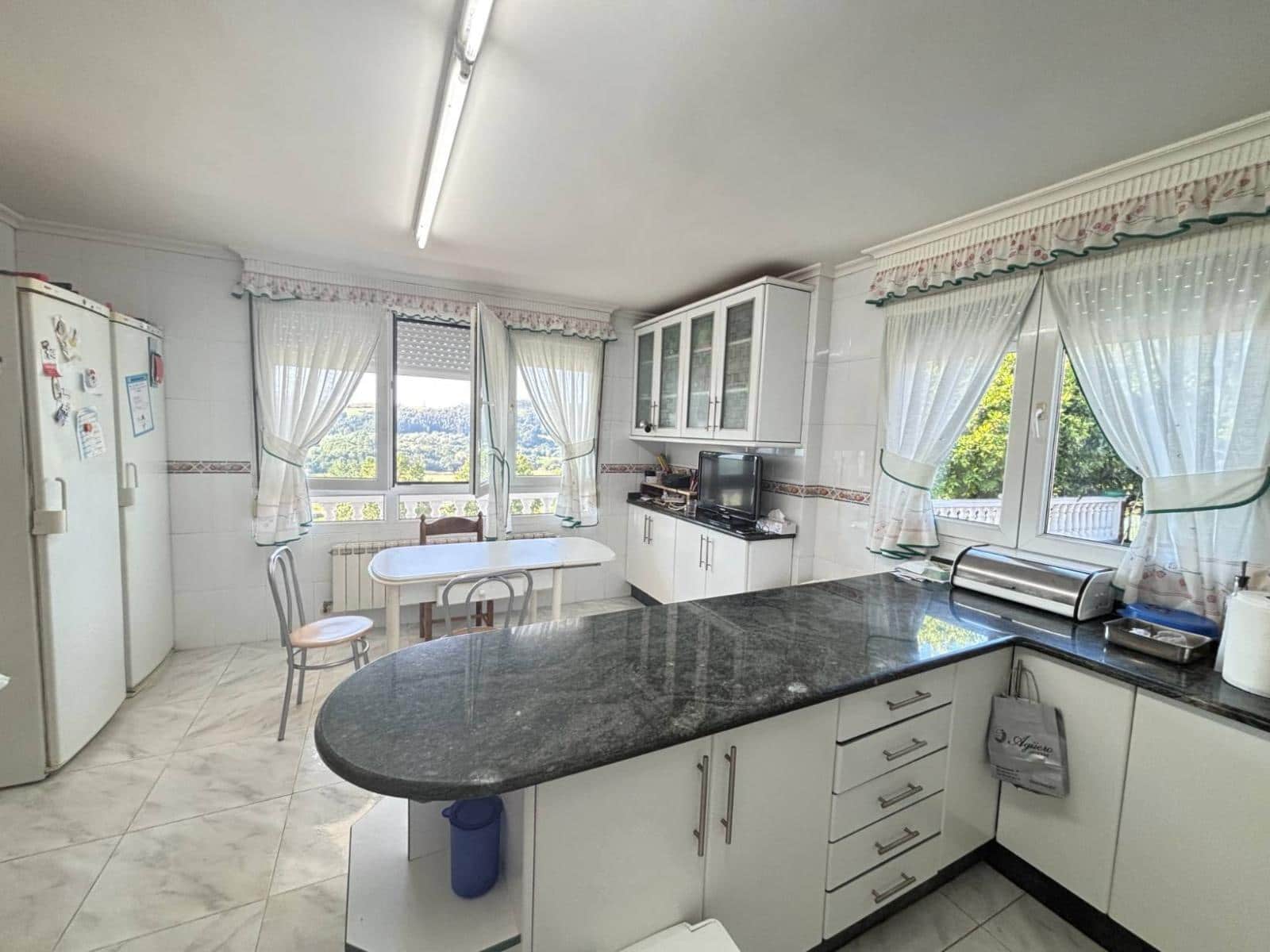 5 makuuhuone Paritalo myytävänä paikassa Parbayon - 390 000 € (Ref: 9114098)