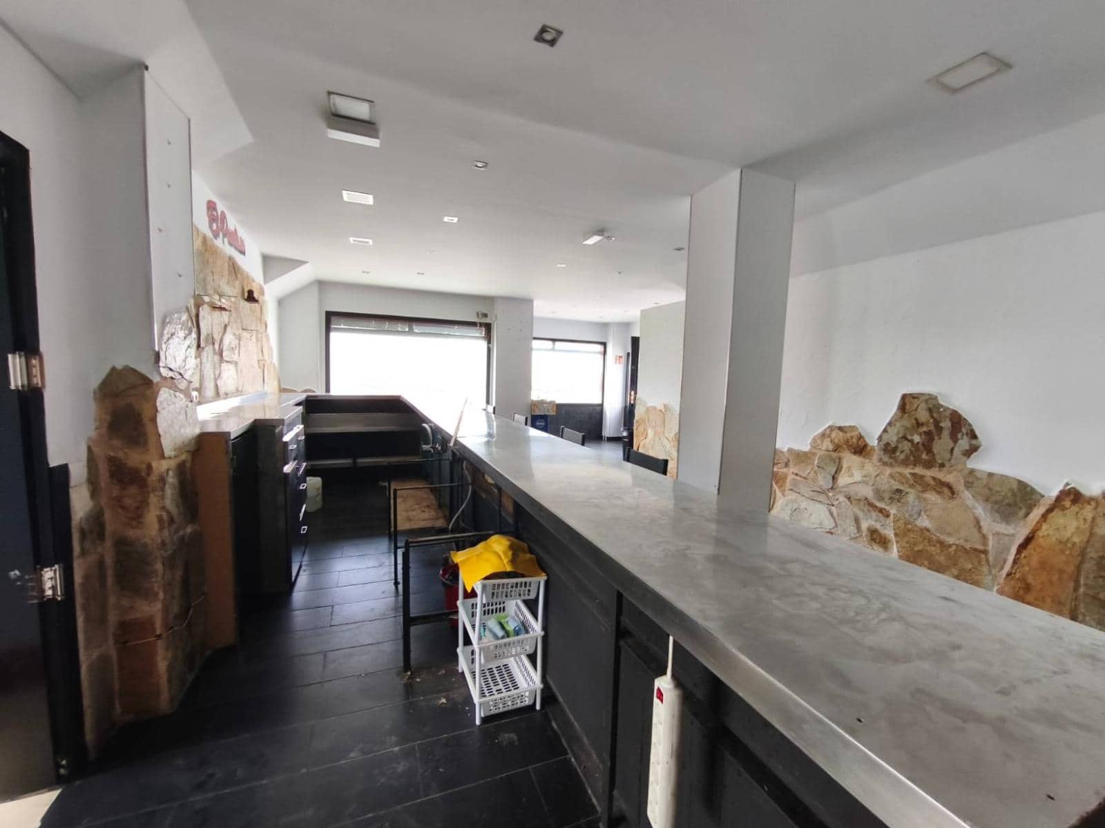 Erhverv til salg i Santander - € 90.000 (Ref: 9282024)