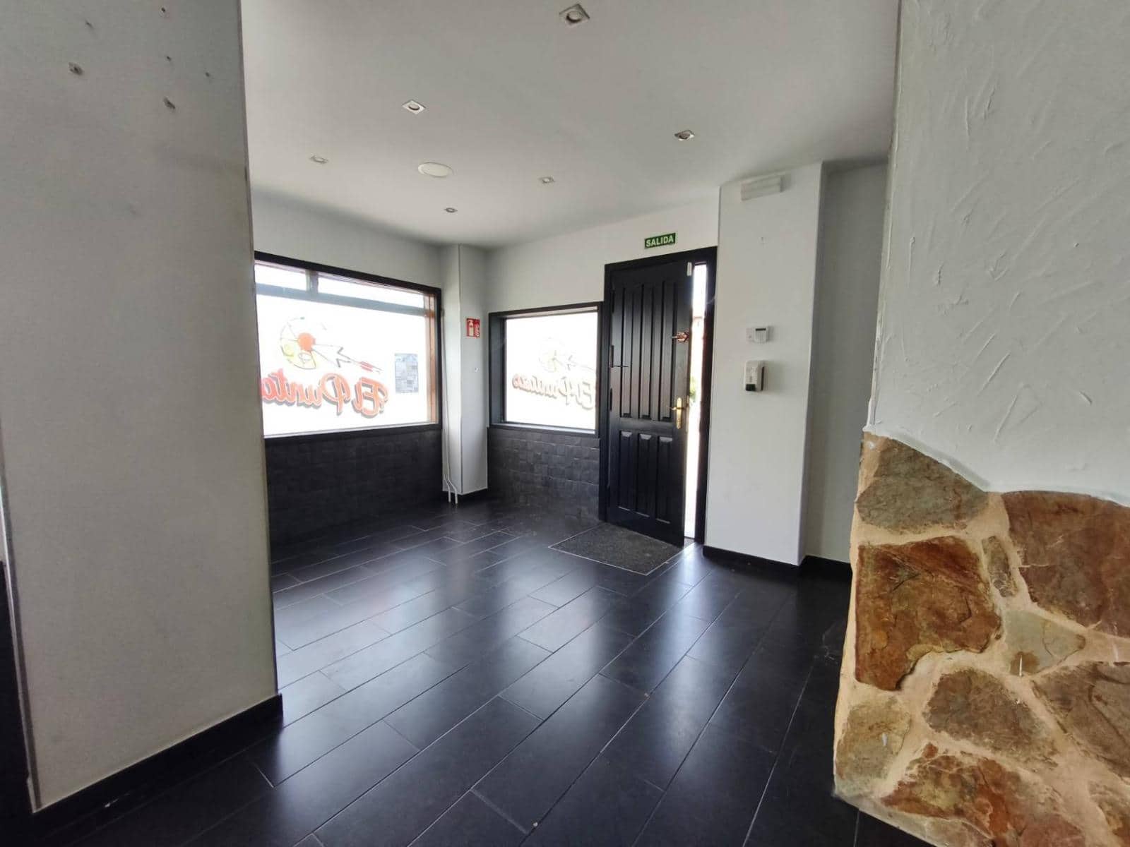 Erhverv til salg i Santander - € 90.000 (Ref: 9282024)