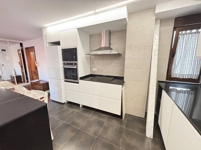 3 makuuhuone Asunto vuokrattavana paikassa Torrelavega - 950 € (Ref: 9310750)