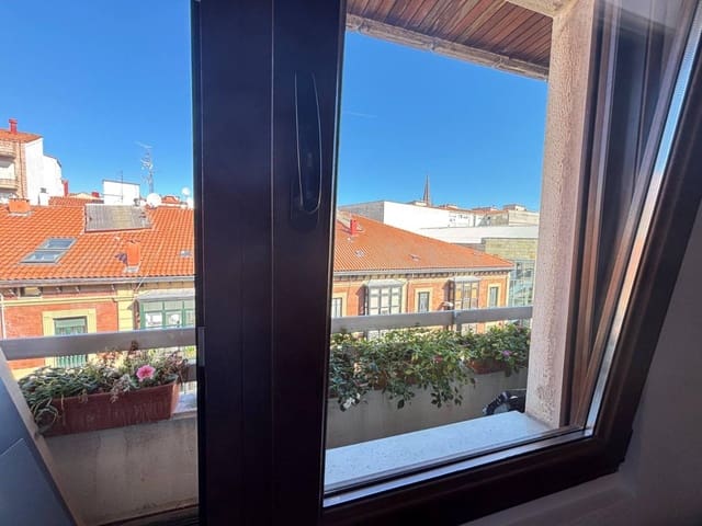 3 makuuhuone Asunto vuokrattavana paikassa Torrelavega - 950 € (Ref: 9310750)