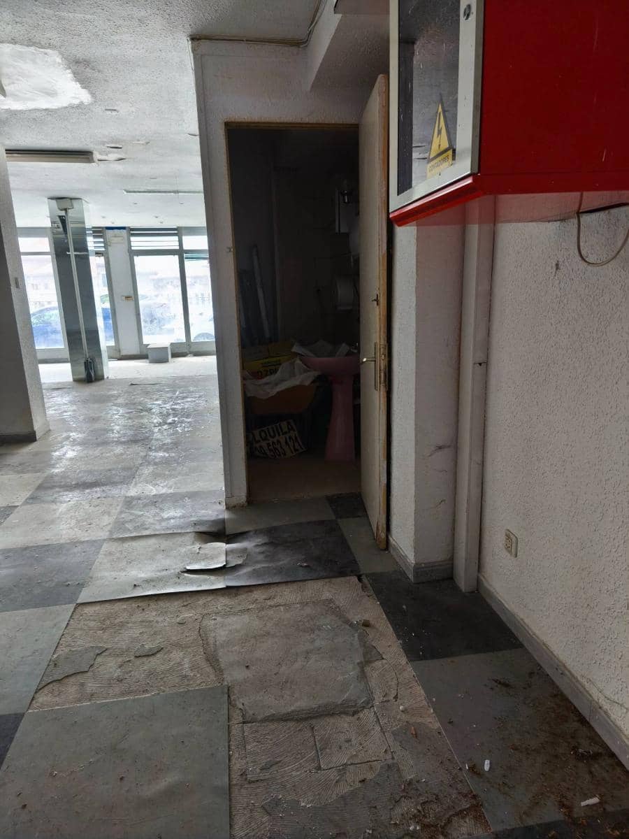 Komercyjne do wynajęcia w Santander - 1 400 € (Ref: 9378916)