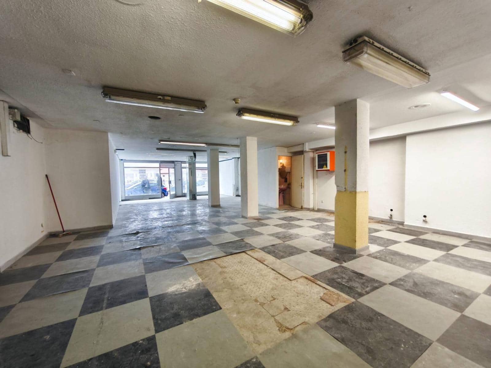 Komercyjne do wynajęcia w Santander - 1 400 € (Ref: 9378916)