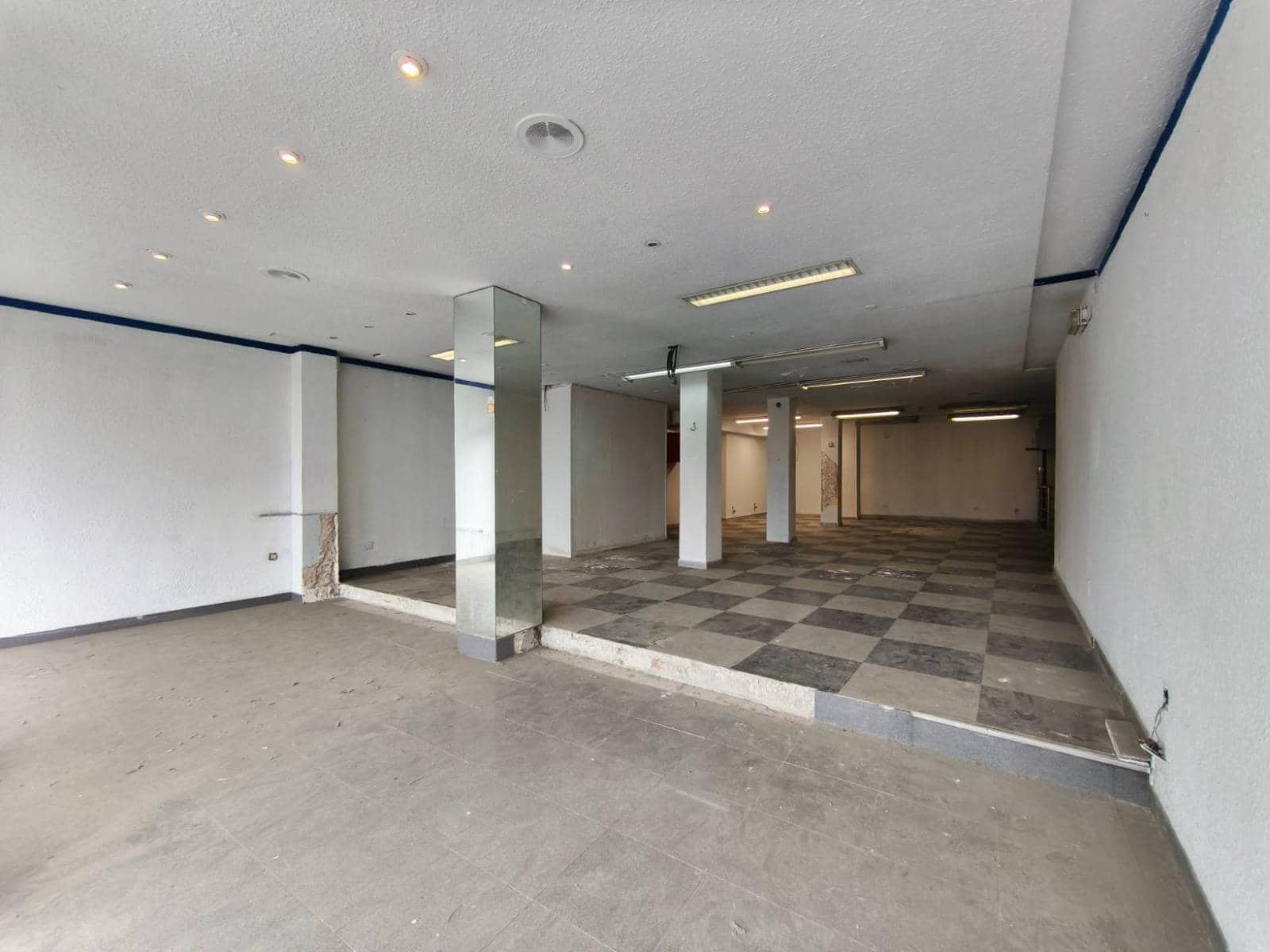 Komercyjne do wynajęcia w Santander - 1 400 € (Ref: 9378916)