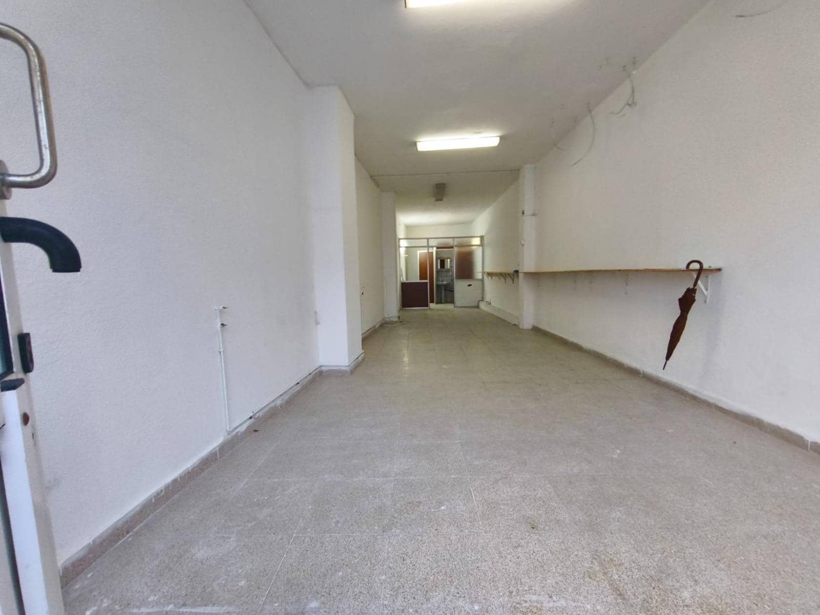 Commercial for sale in Santander - € 65,000 (Ref: 9419754)