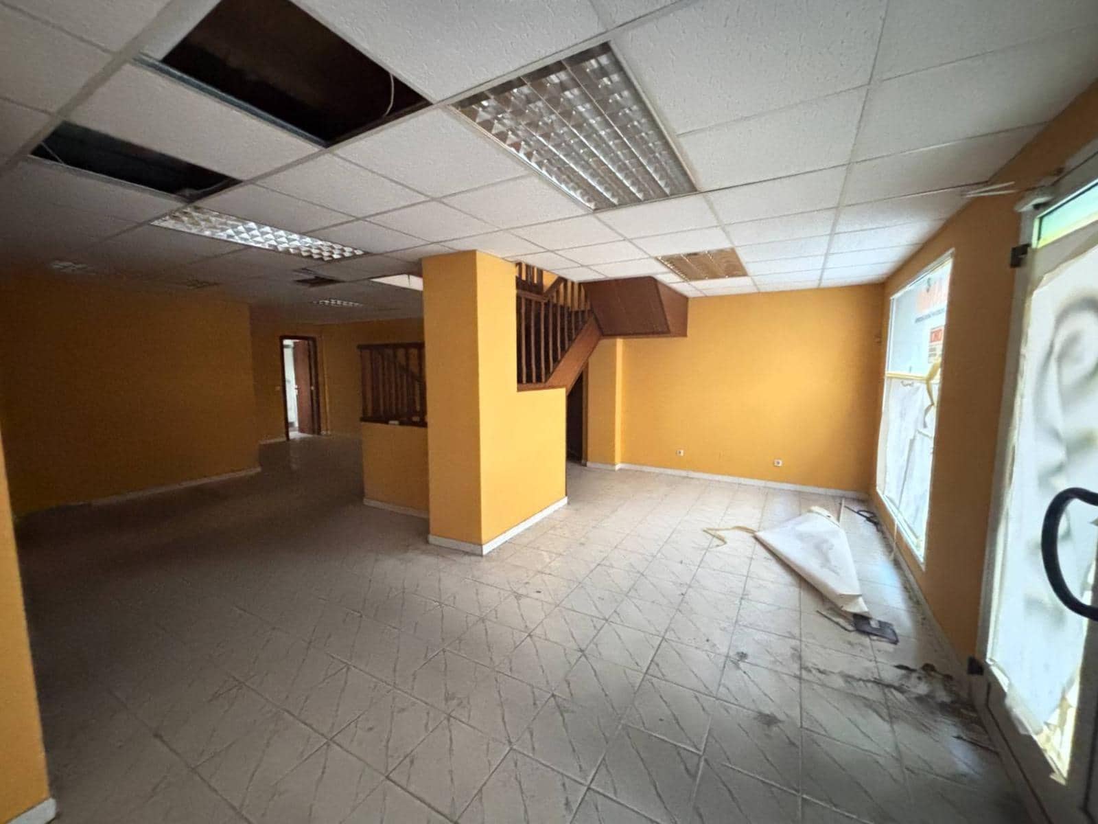 Commercial for sale in Santander - € 345,000 (Ref: 9535766)