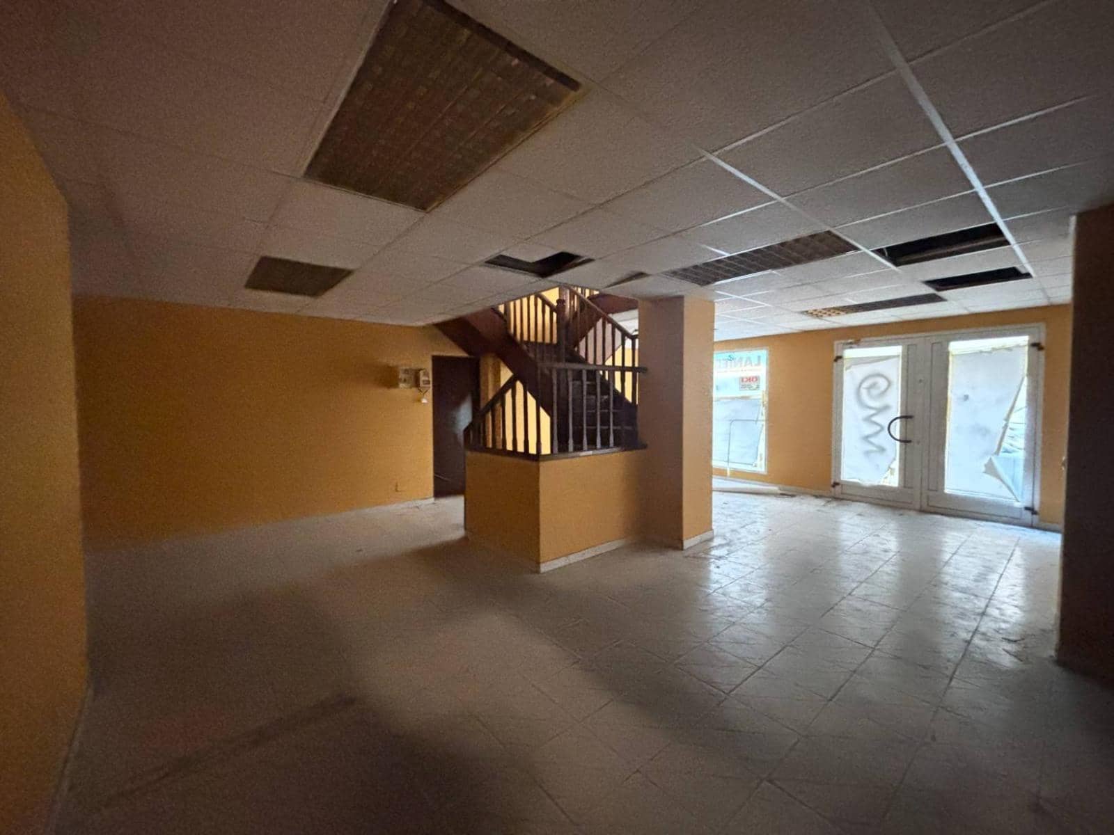 Commercial for sale in Santander - € 345,000 (Ref: 9535766)