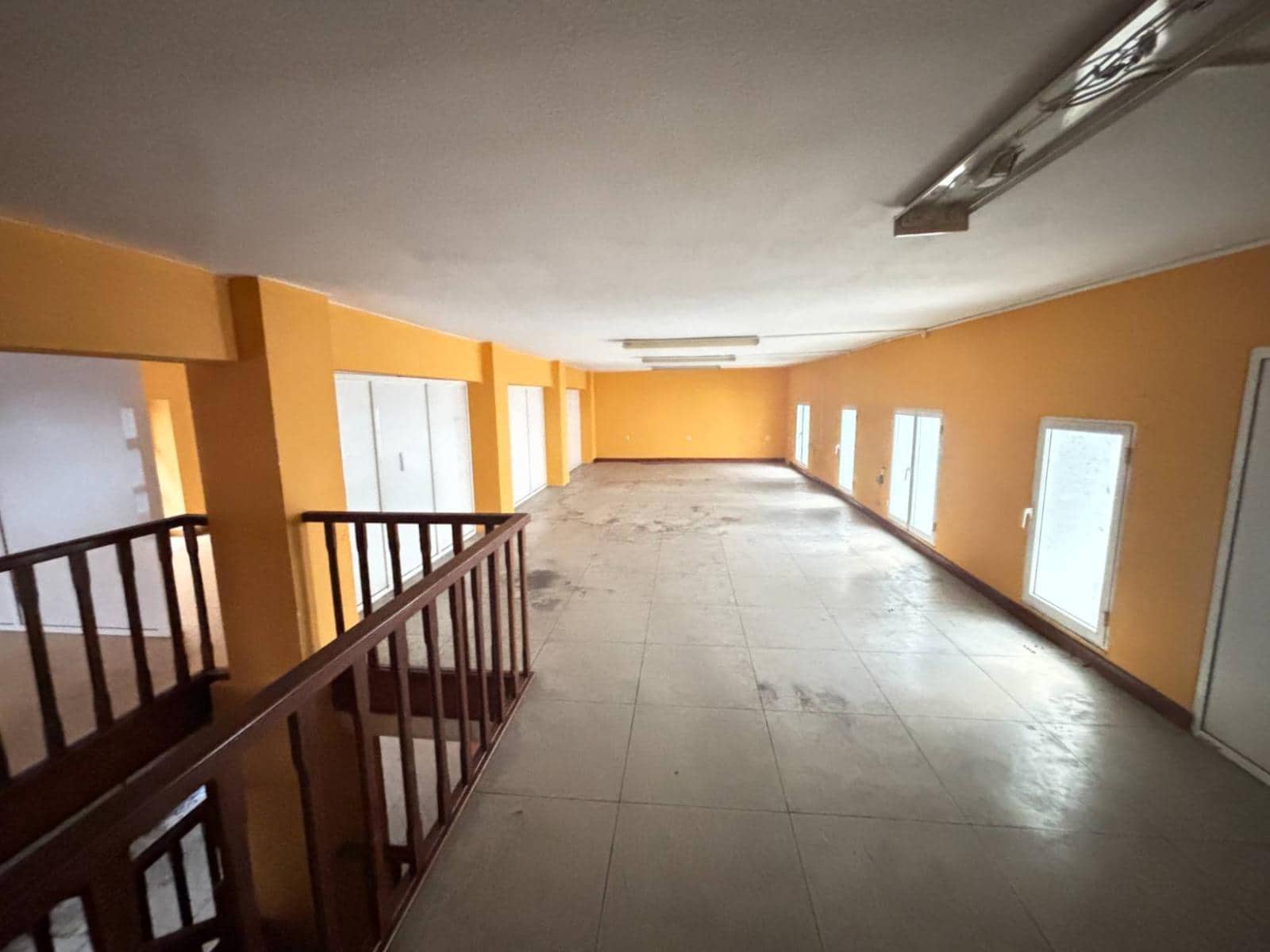 Commercial for sale in Santander - € 345,000 (Ref: 9535766)