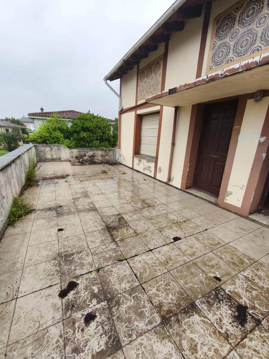 7 bedroom Townhouse for sale in Guarnizo - € 188,000 (Ref: 9592173)