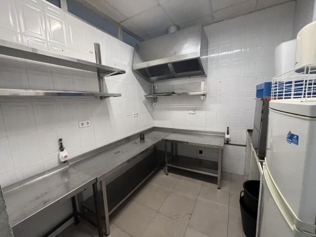 Commercieel te koop in Torrelavega - € 100.000 (Ref: 9615456)