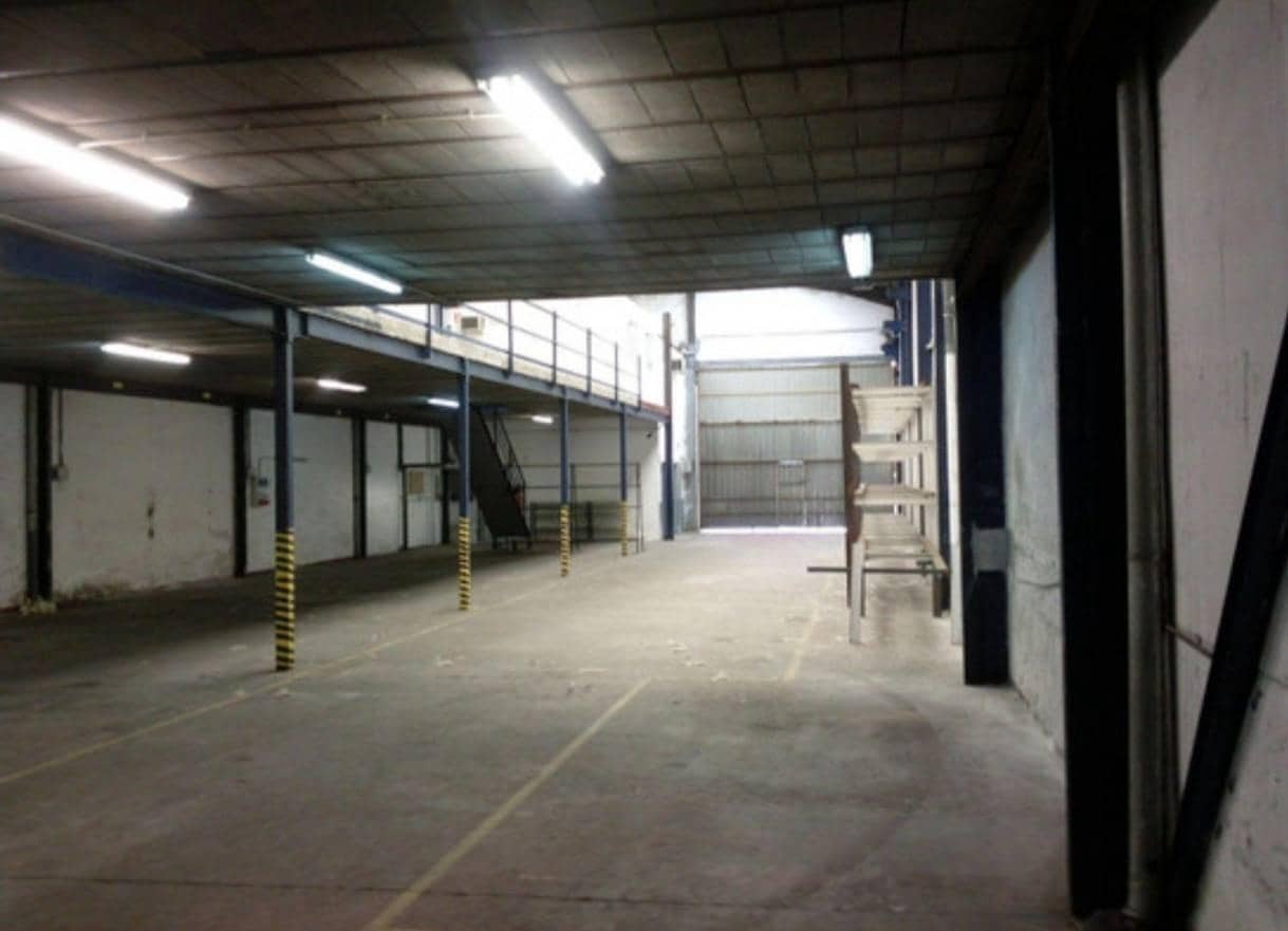 Commercieel te koop in Camargo - € 300.000 (Ref: 9655872)