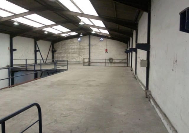 Commercieel te koop in Camargo - € 300.000 (Ref: 9655872)