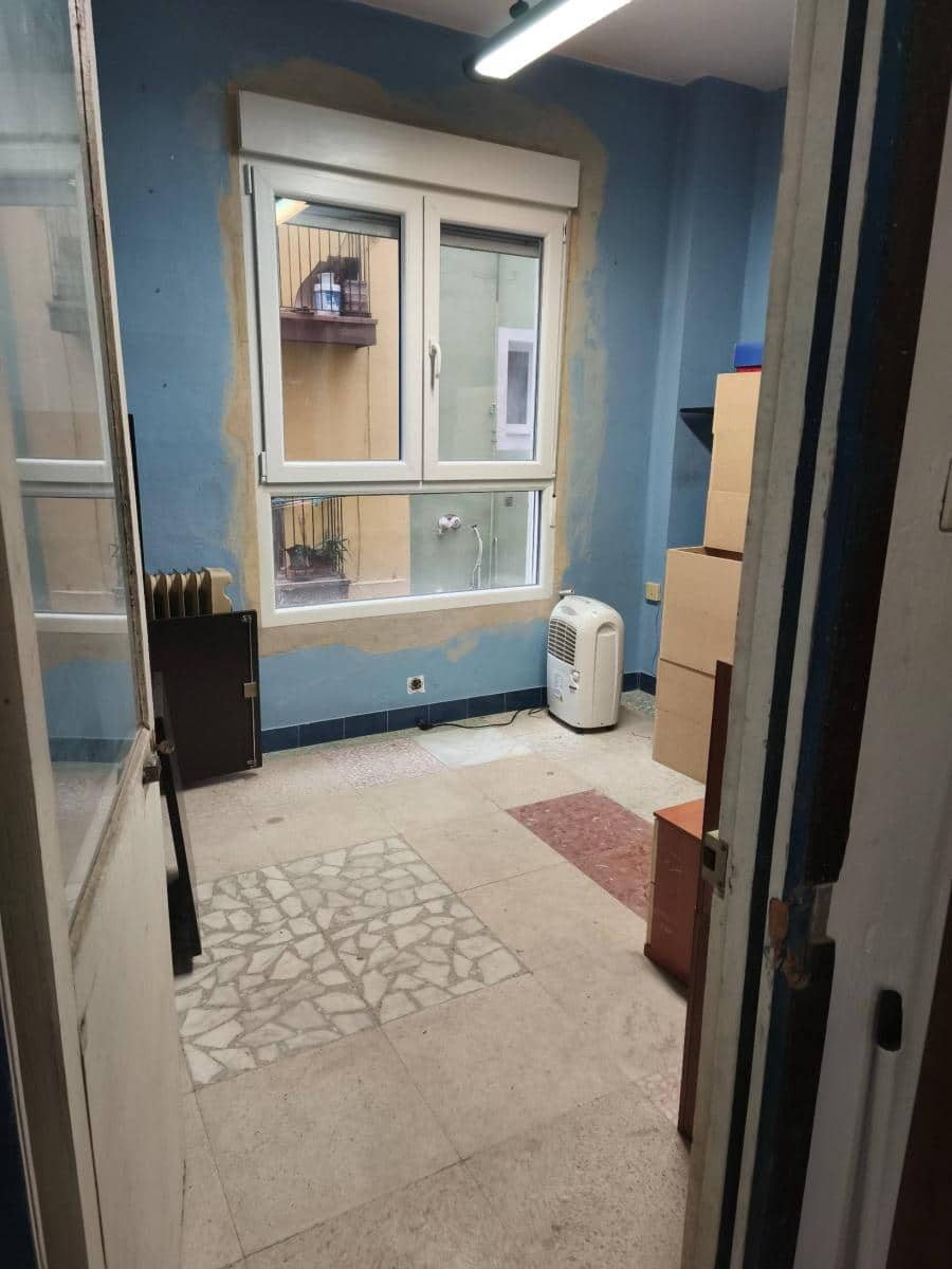 Kommersiell til salgs i Santander - € 170 000 (Ref: 9666273)