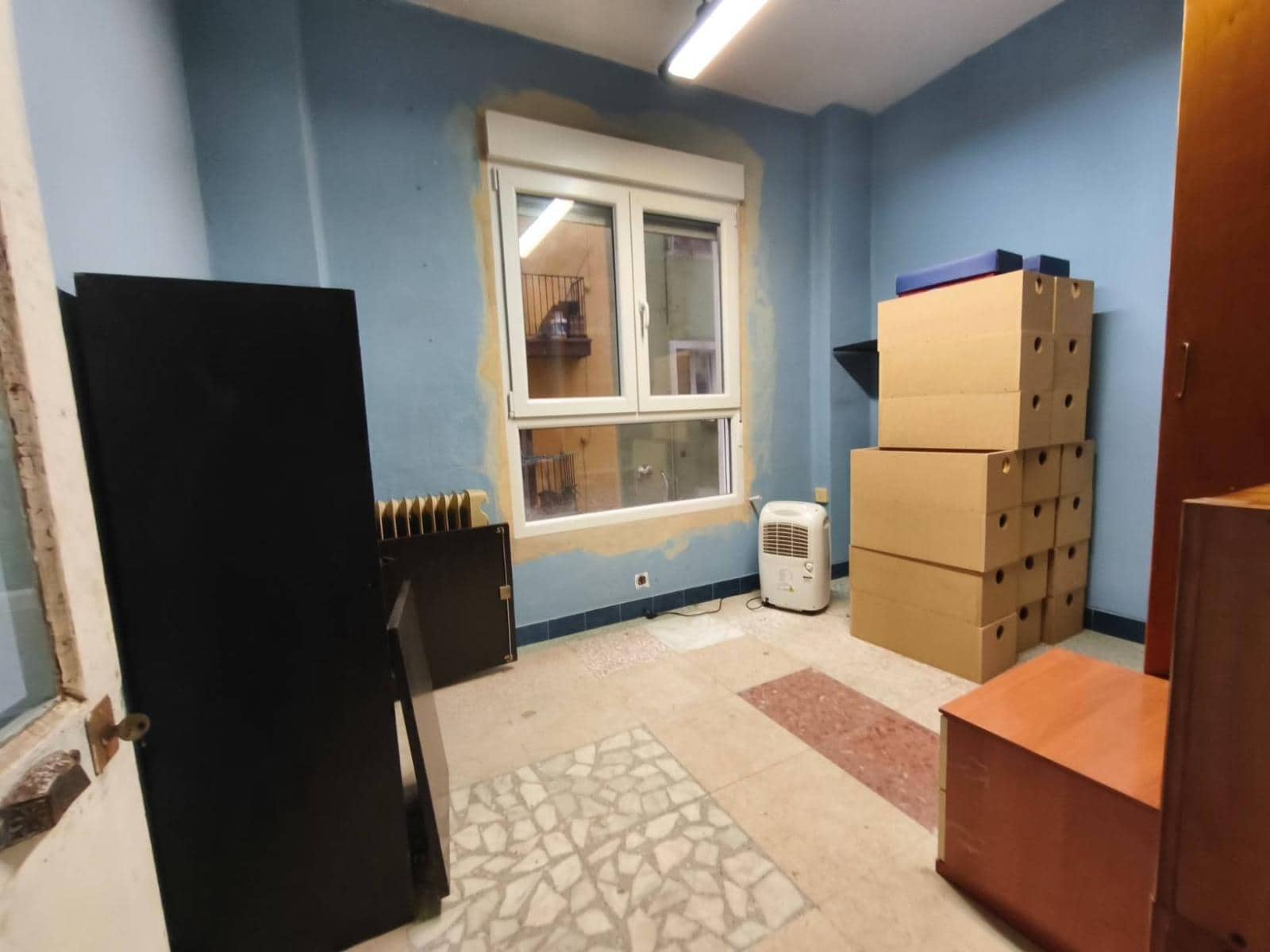 Kommersiell til salgs i Santander - € 170 000 (Ref: 9666273)