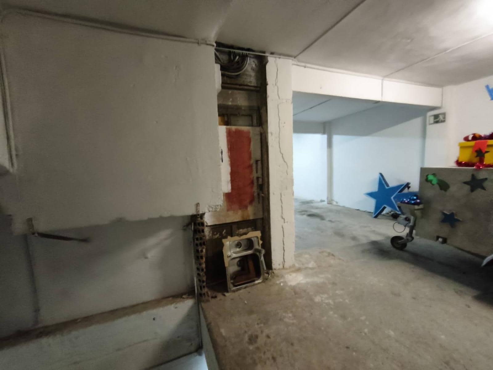 Kommersiell til salgs i Santander - € 170 000 (Ref: 9666273)