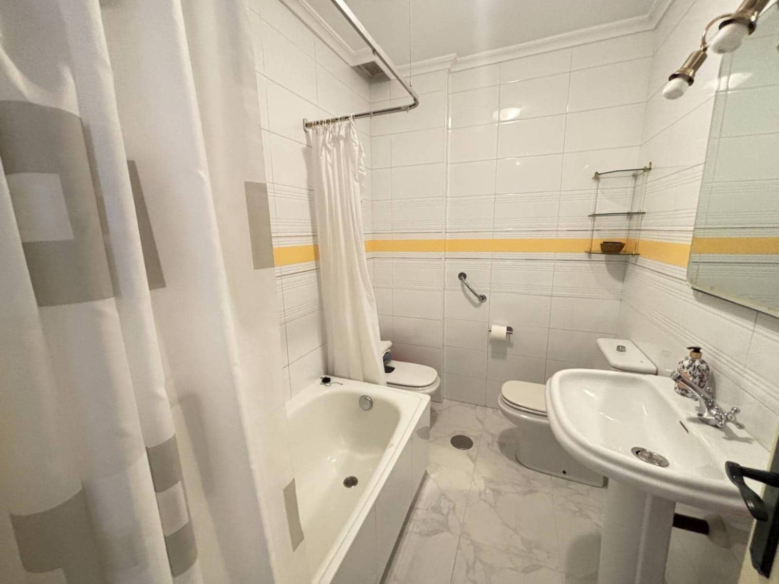 4 soveværelse Semi-Rækkehus til salg i Queveda - € 485.000 (Ref: 9695204)