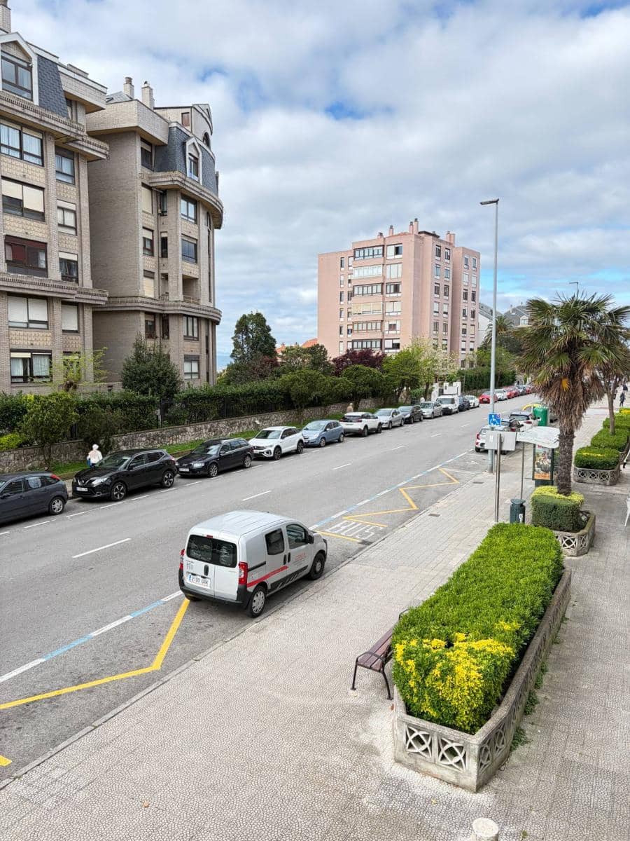 3 bedroom Flat for sale in Santander - € 275,000 (Ref: 9772855)